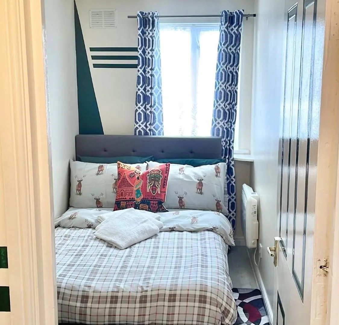 Juniper Apartment - 2 Bedroom Goodmayes